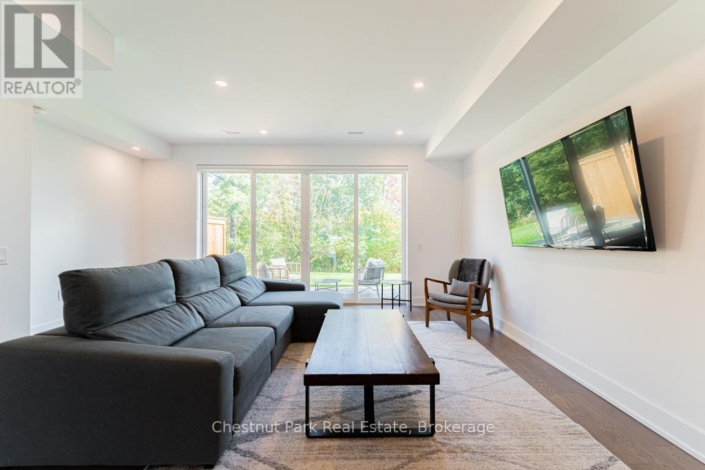 29 ROCKMOUNT CRESCENT - 12