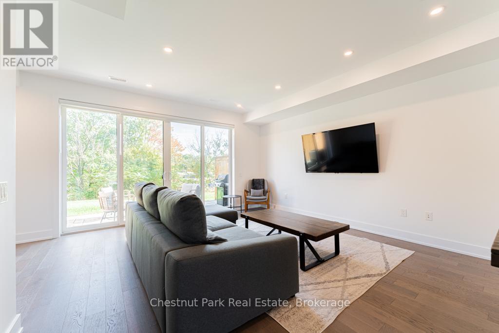 29 ROCKMOUNT CRESCENT - 13