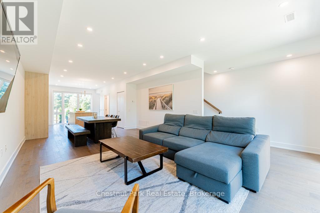 29 ROCKMOUNT CRESCENT - 14