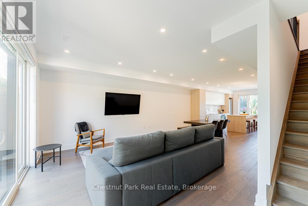29 ROCKMOUNT CRESCENT - 16