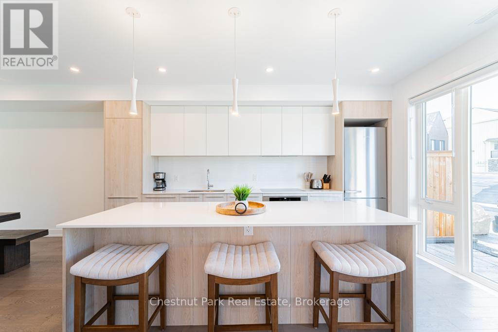 29 ROCKMOUNT CRESCENT - 6