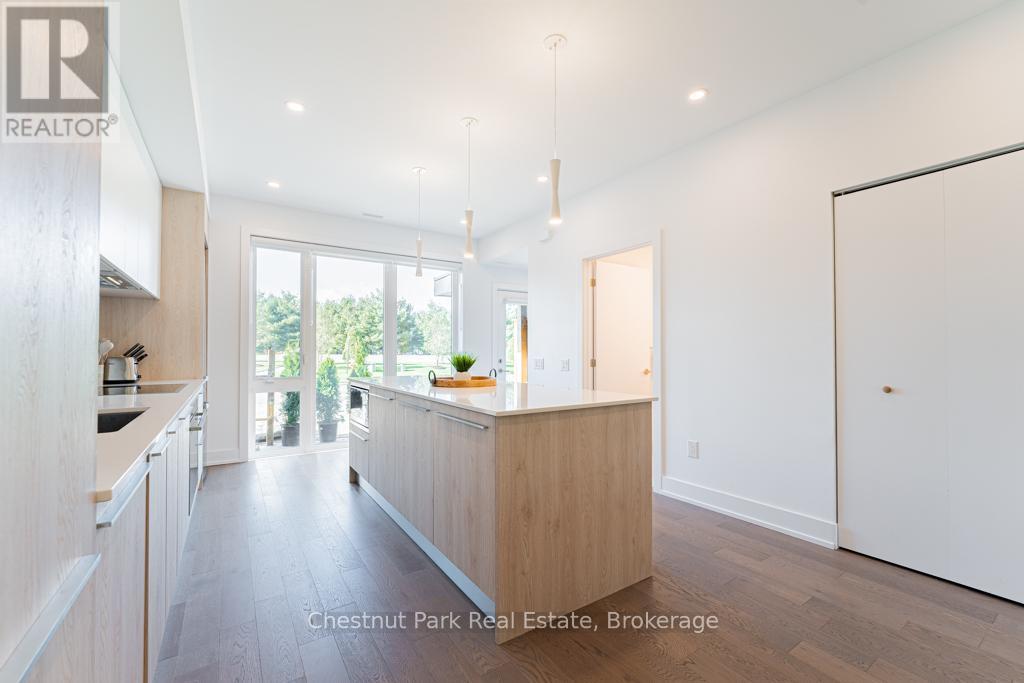 29 ROCKMOUNT CRESCENT - 7