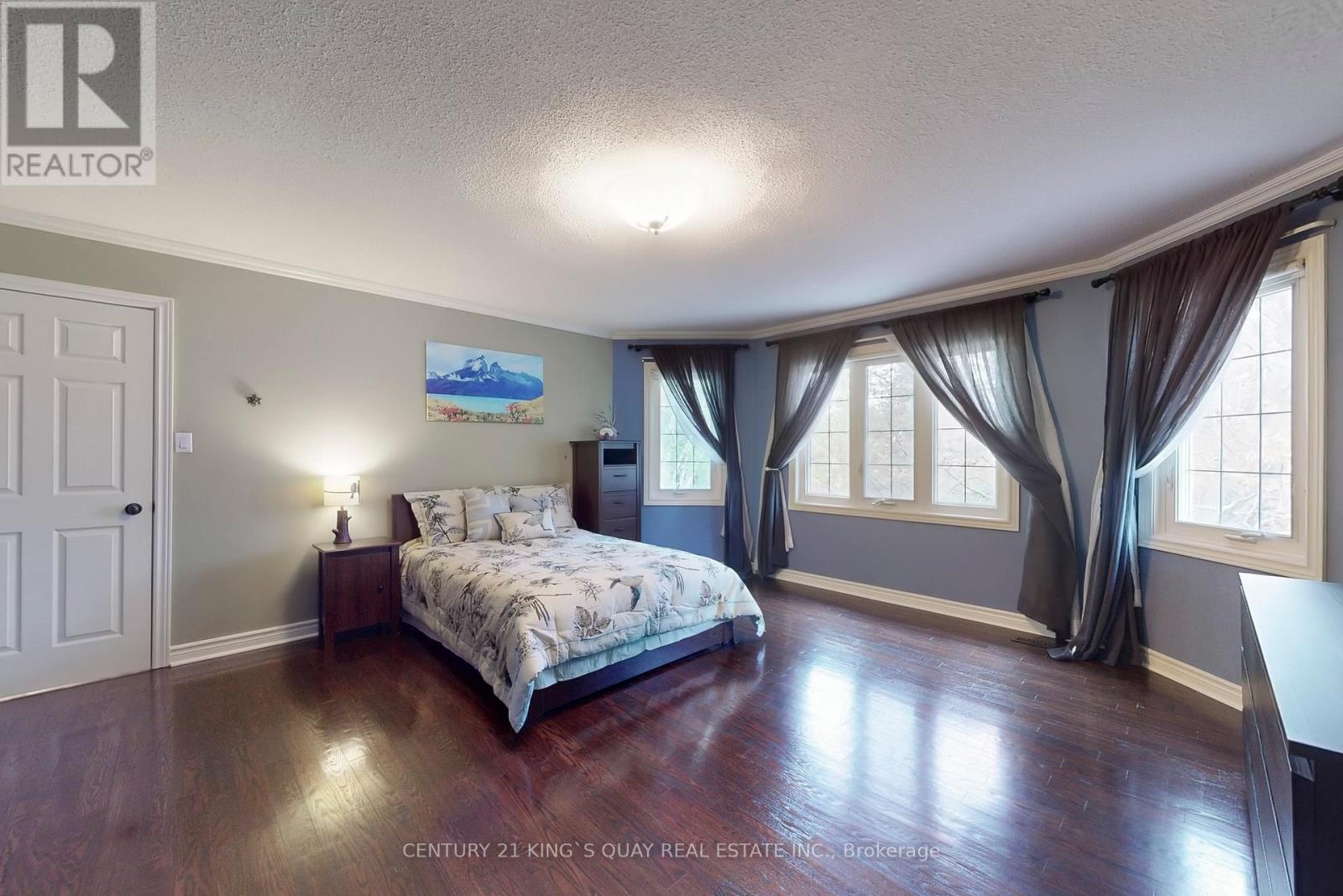110 CRAWFORD CRESCENT - 27