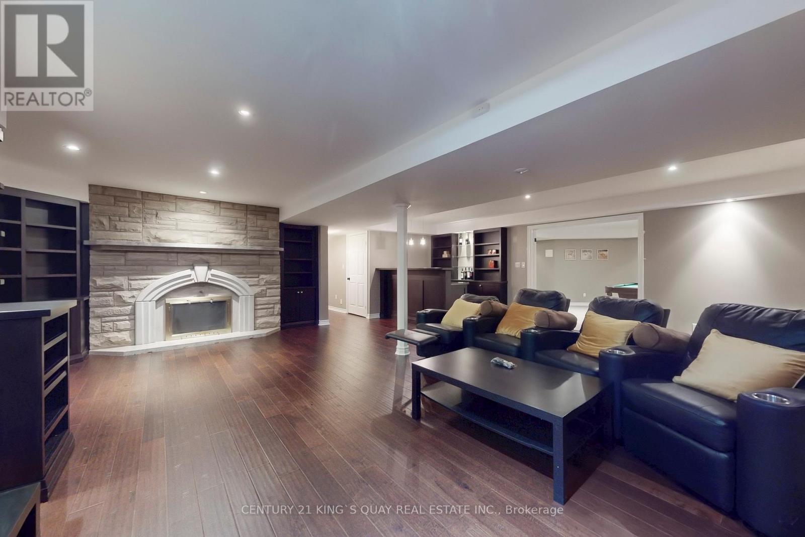 110 CRAWFORD CRESCENT - 35