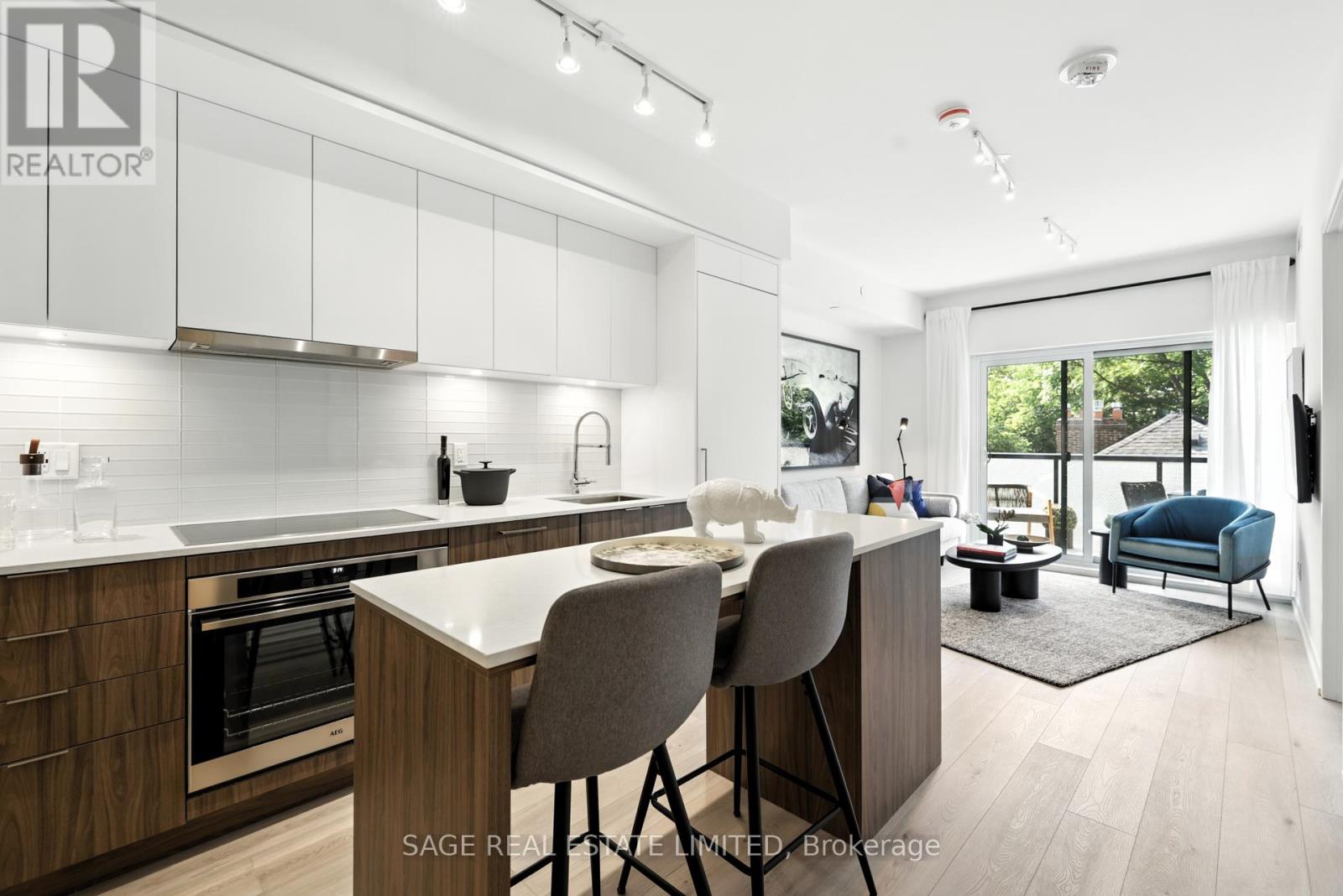 #206 863 ST CLAIR AVENUE W - 2