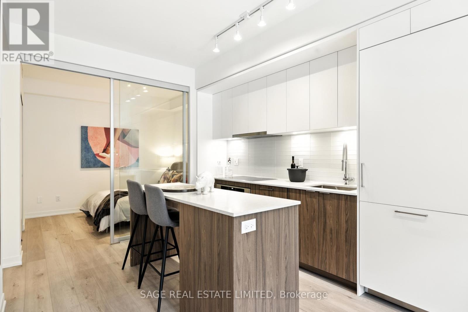 #206 863 ST CLAIR AVENUE W - 3
