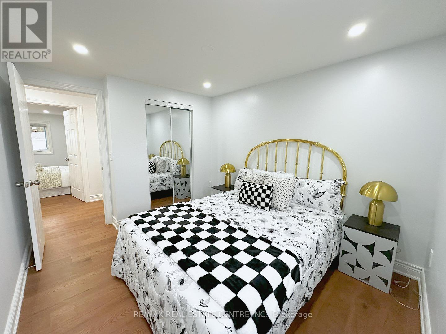 498 BANKSIDE DRIVE - 12
