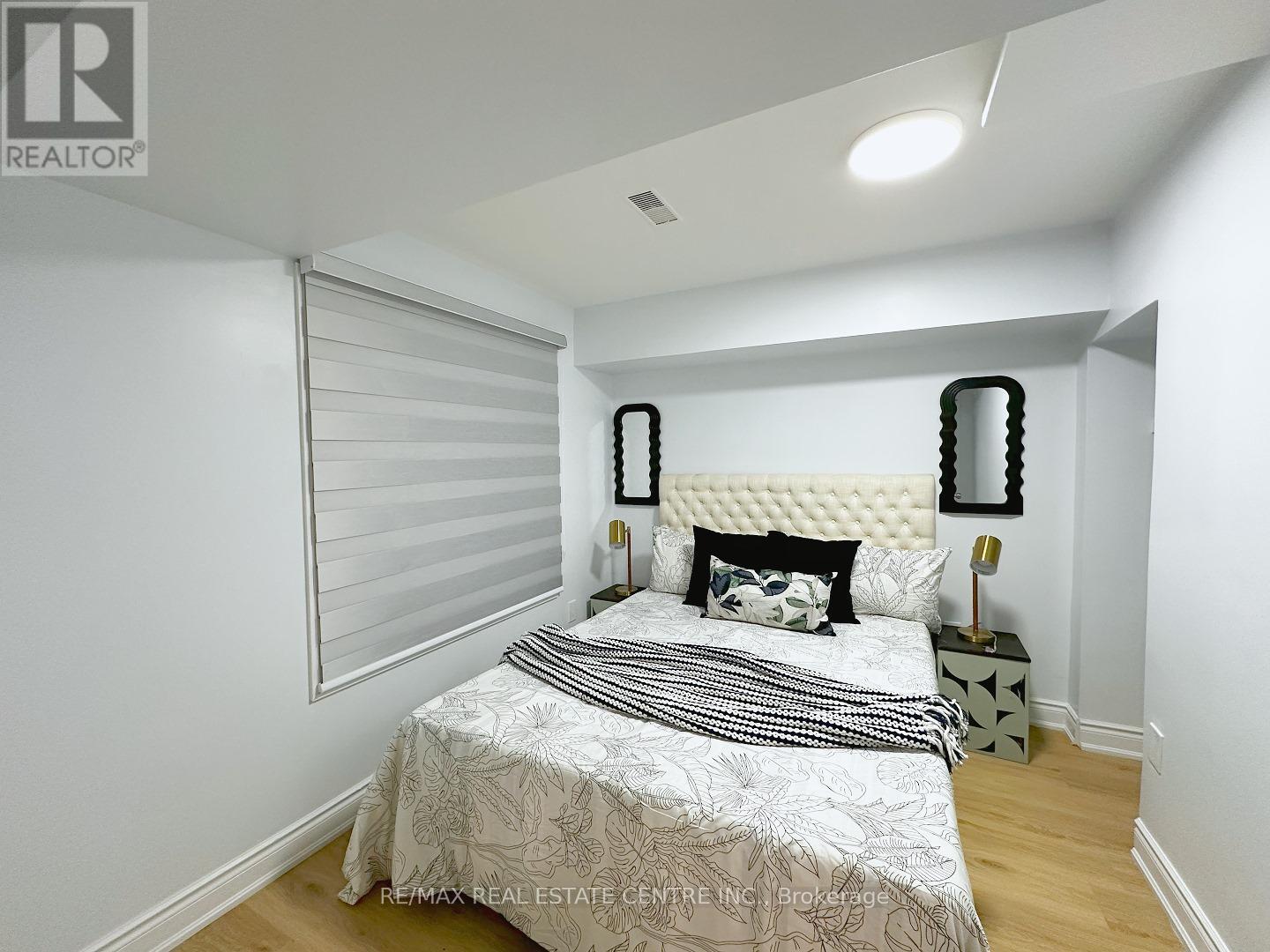 498 BANKSIDE DRIVE - 18