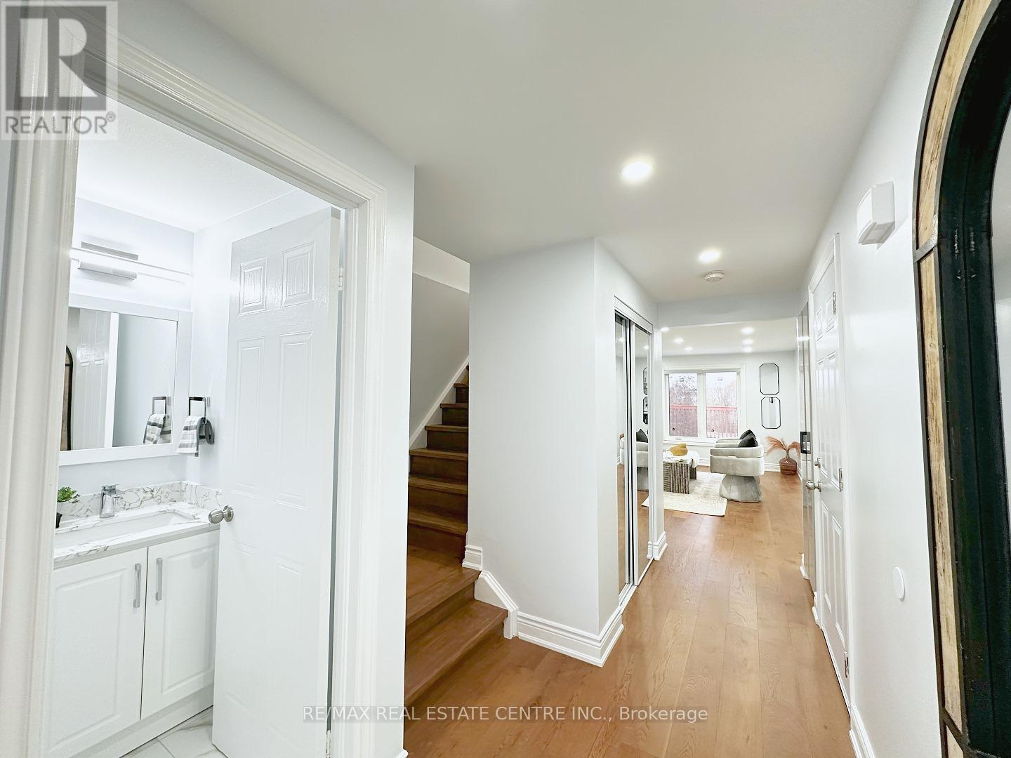 498 BANKSIDE DRIVE - 13
