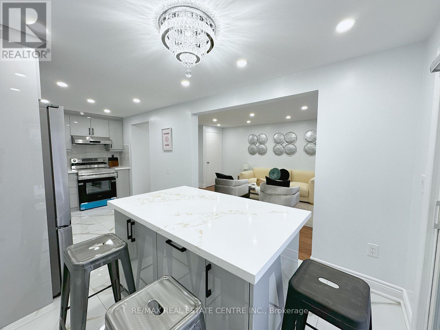 498 BANKSIDE DRIVE - 11