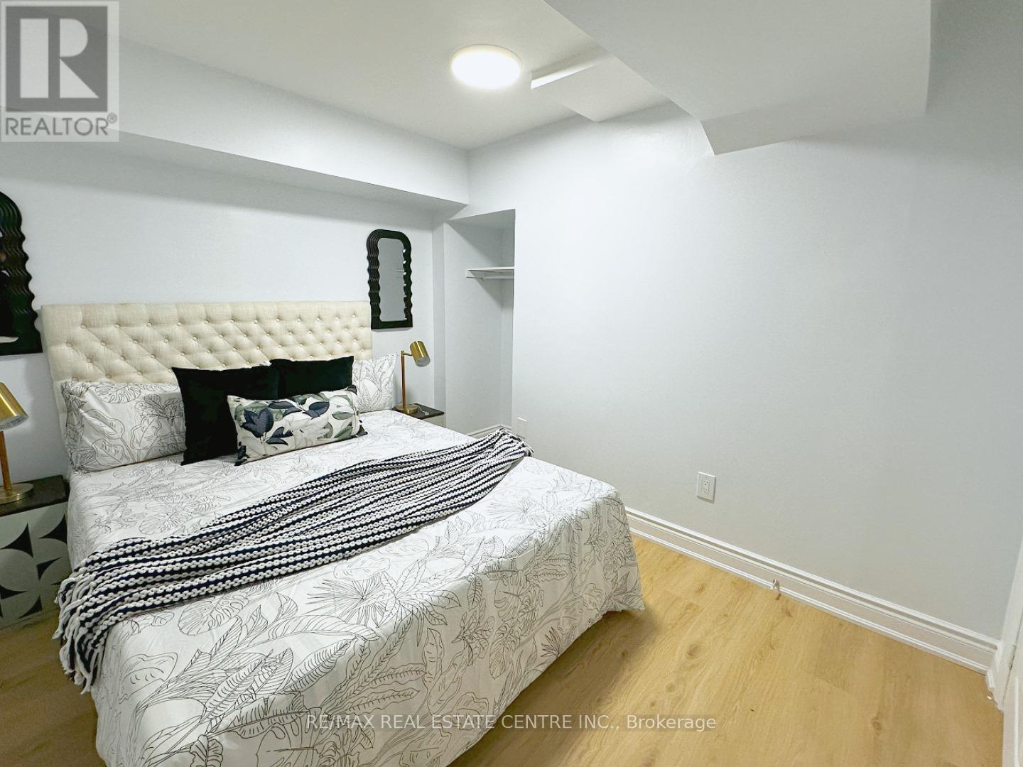498 BANKSIDE DRIVE - 19