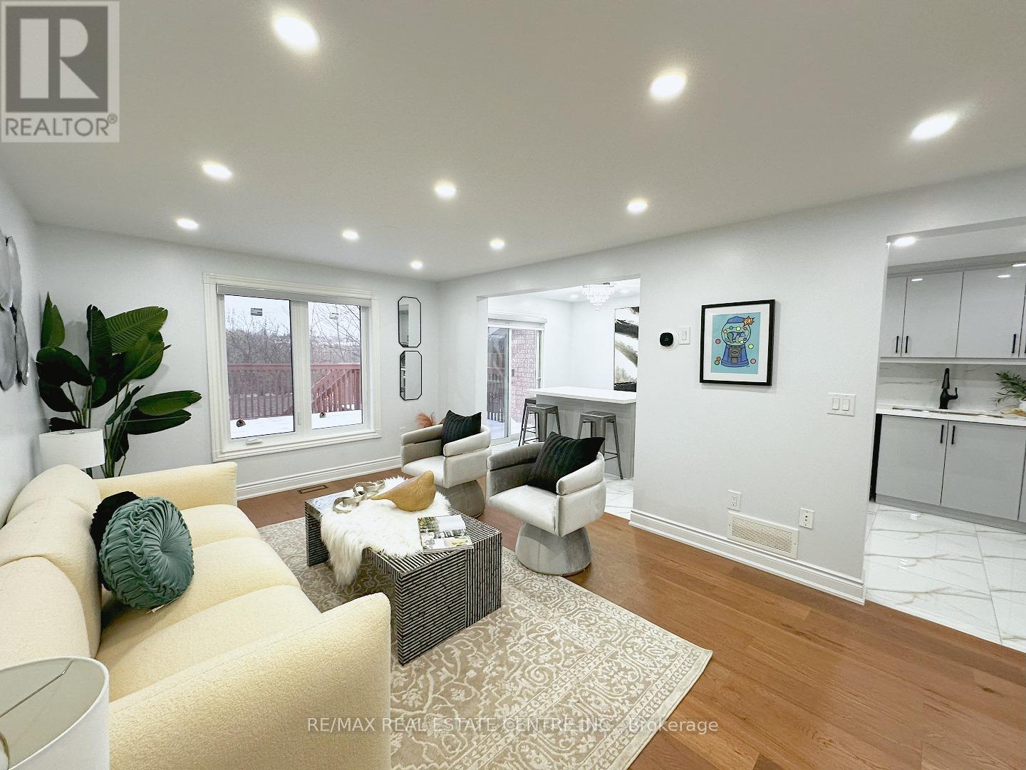 498 BANKSIDE DRIVE - 4