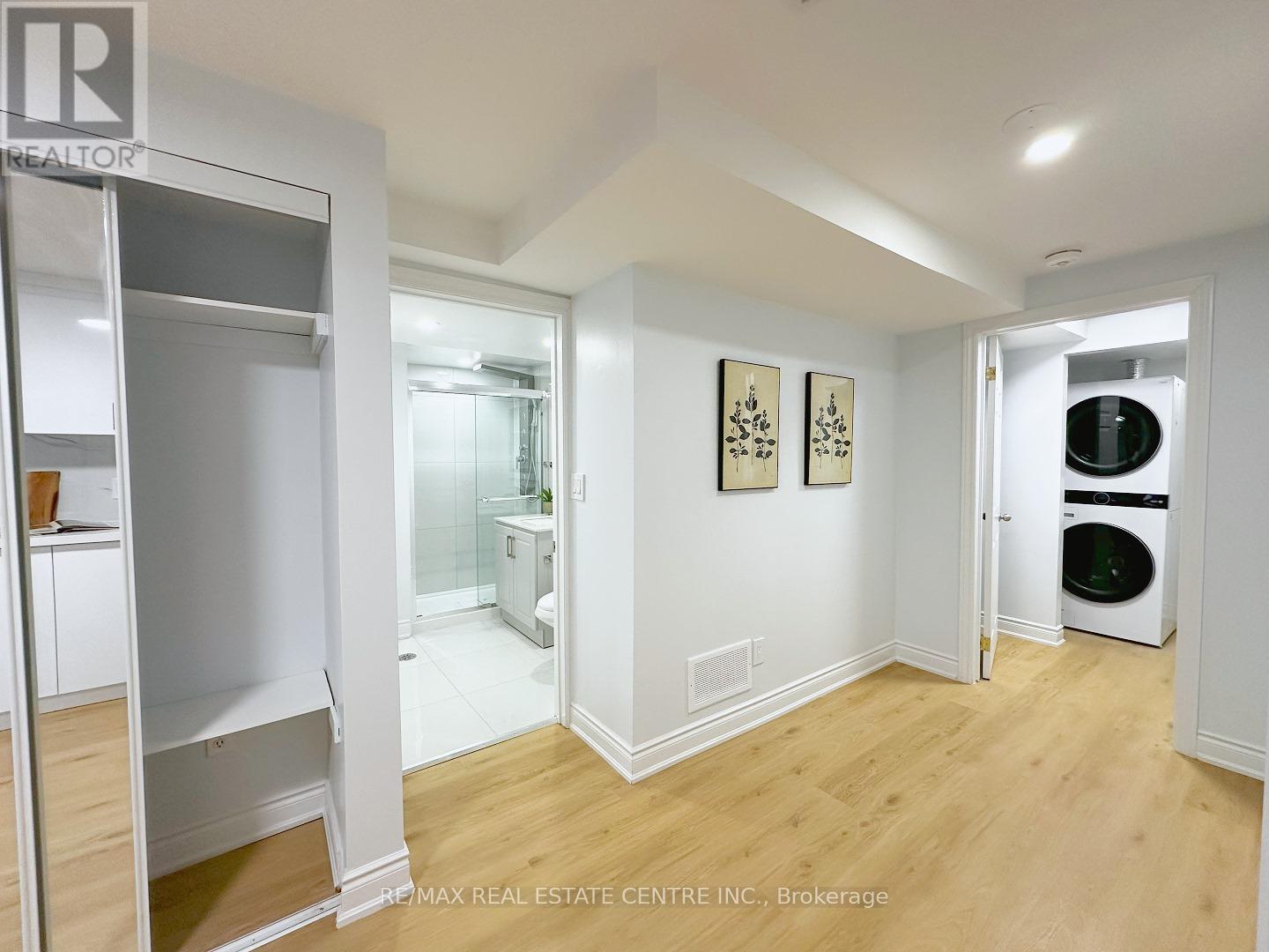 498 BANKSIDE DRIVE - 43