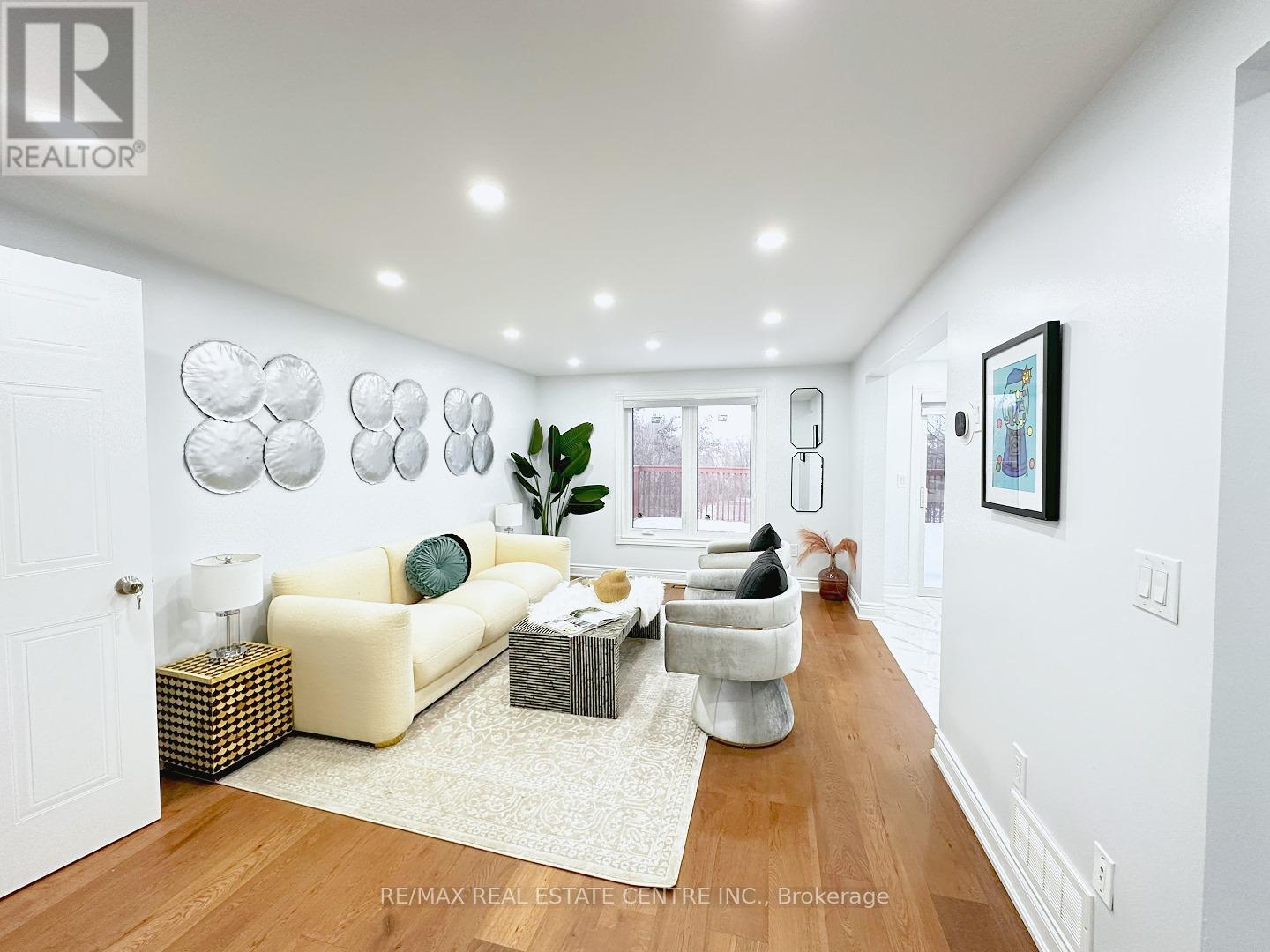 498 BANKSIDE DRIVE - 3