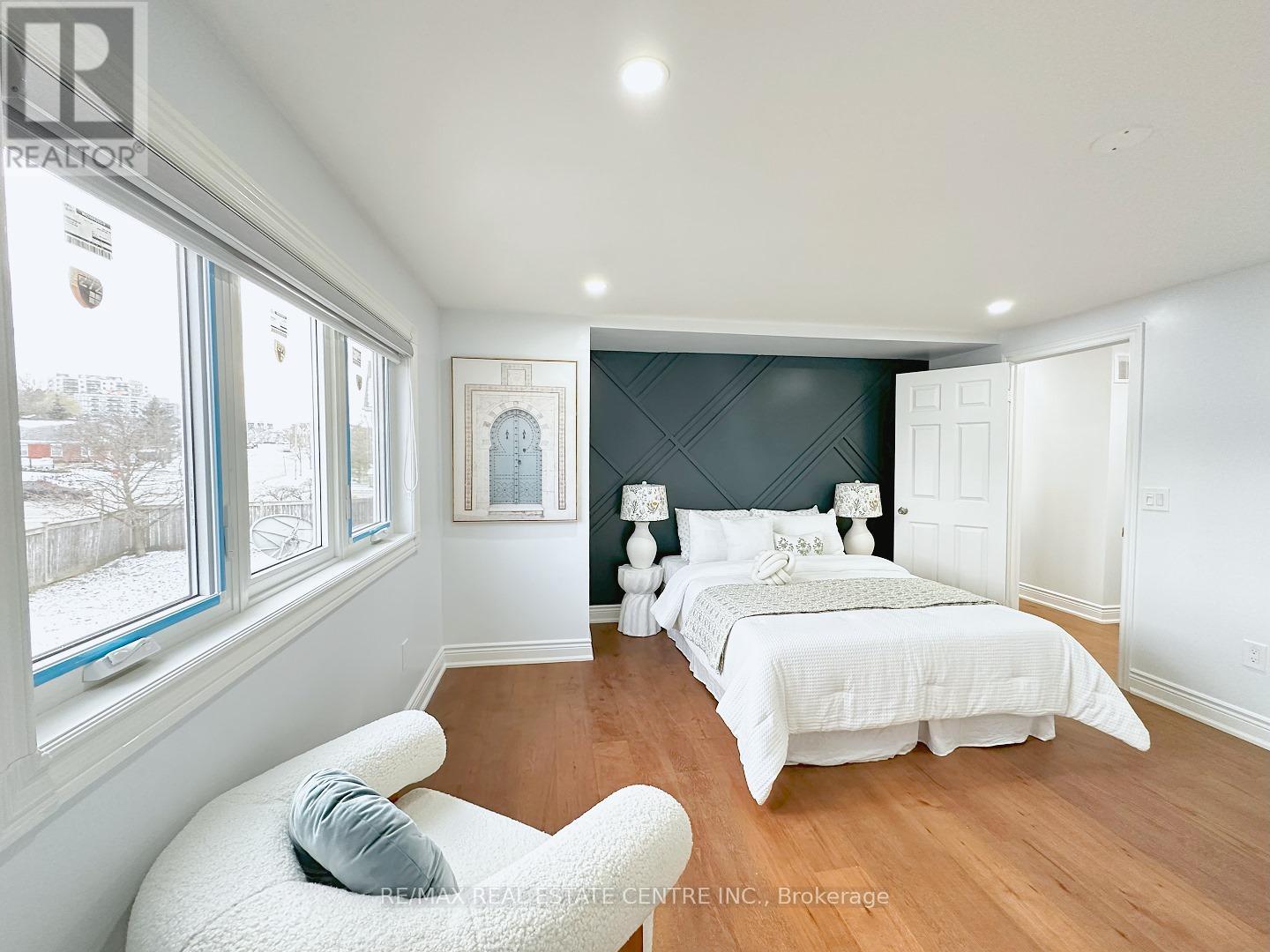 498 BANKSIDE DRIVE - 33