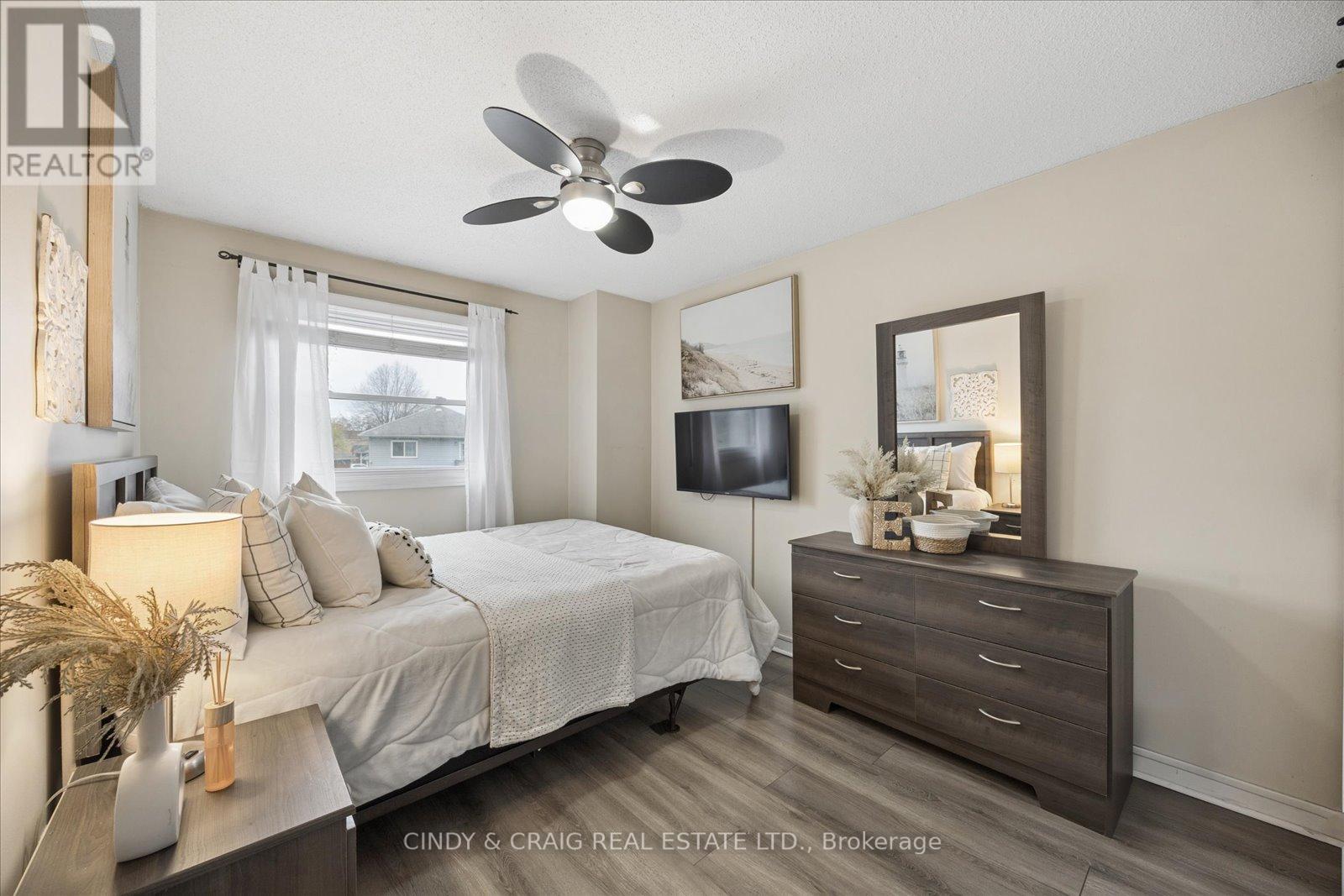 31 HILLHURST CRESCENT - 11