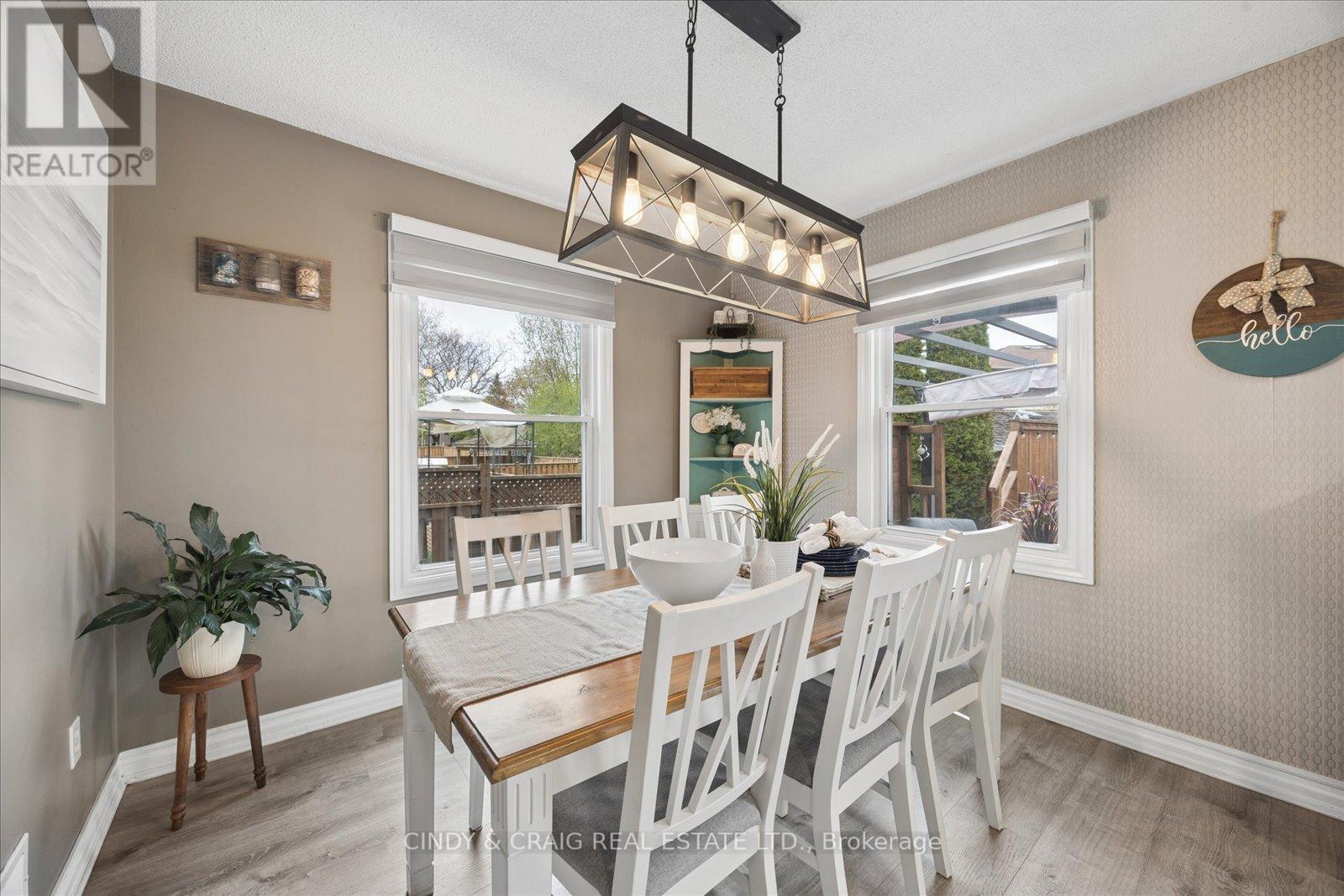 31 HILLHURST CRESCENT - 7