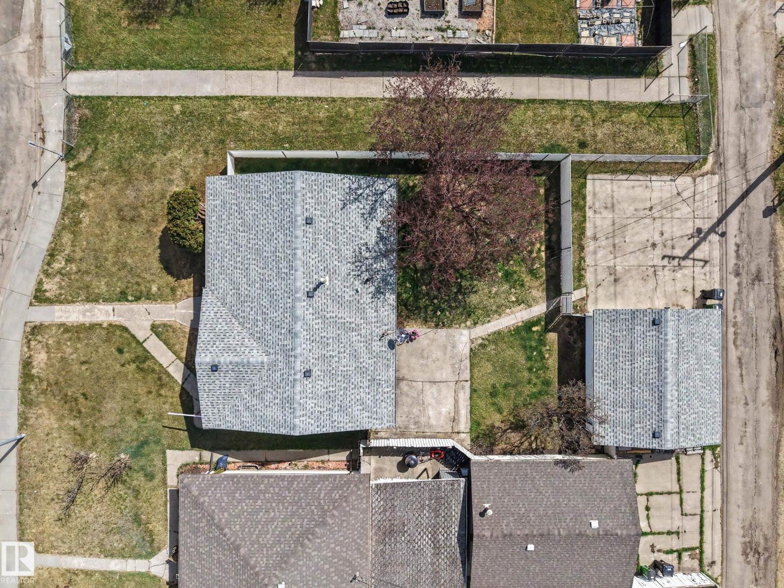 16715 79A AV NW - 52
