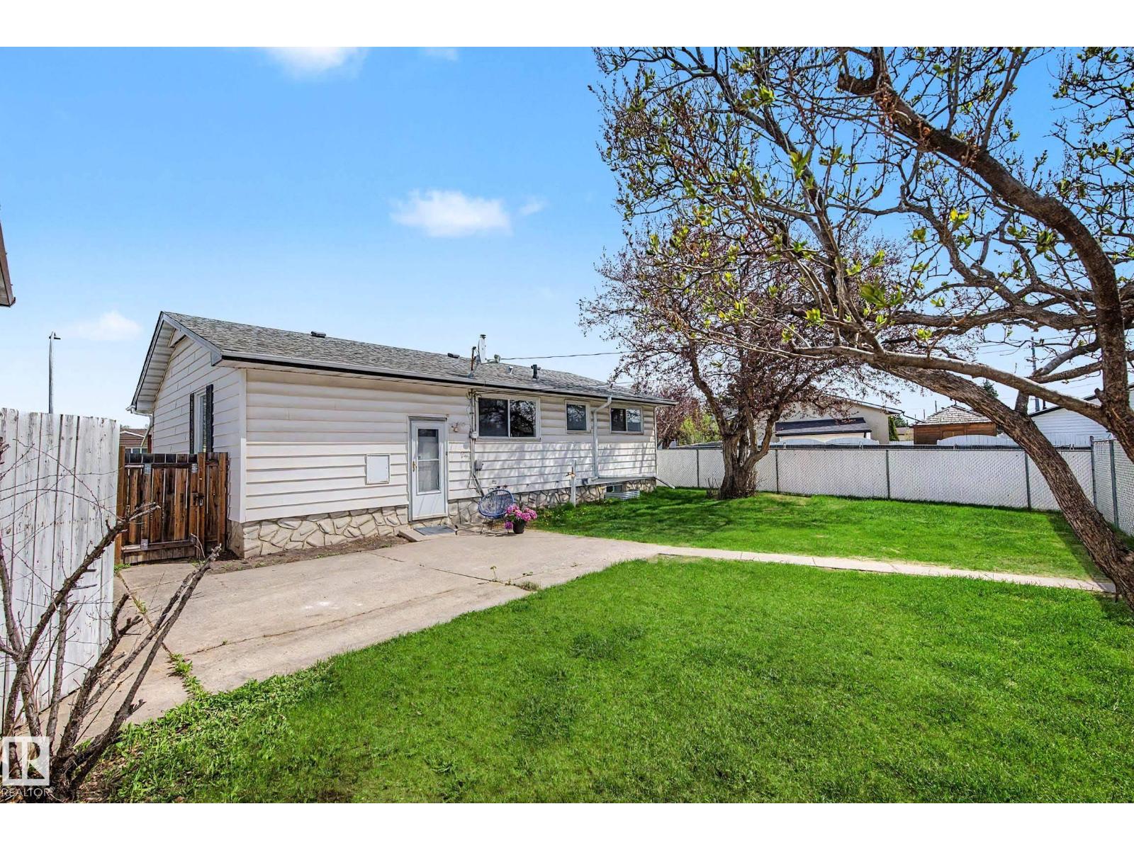 16715 79A AV NW - 44