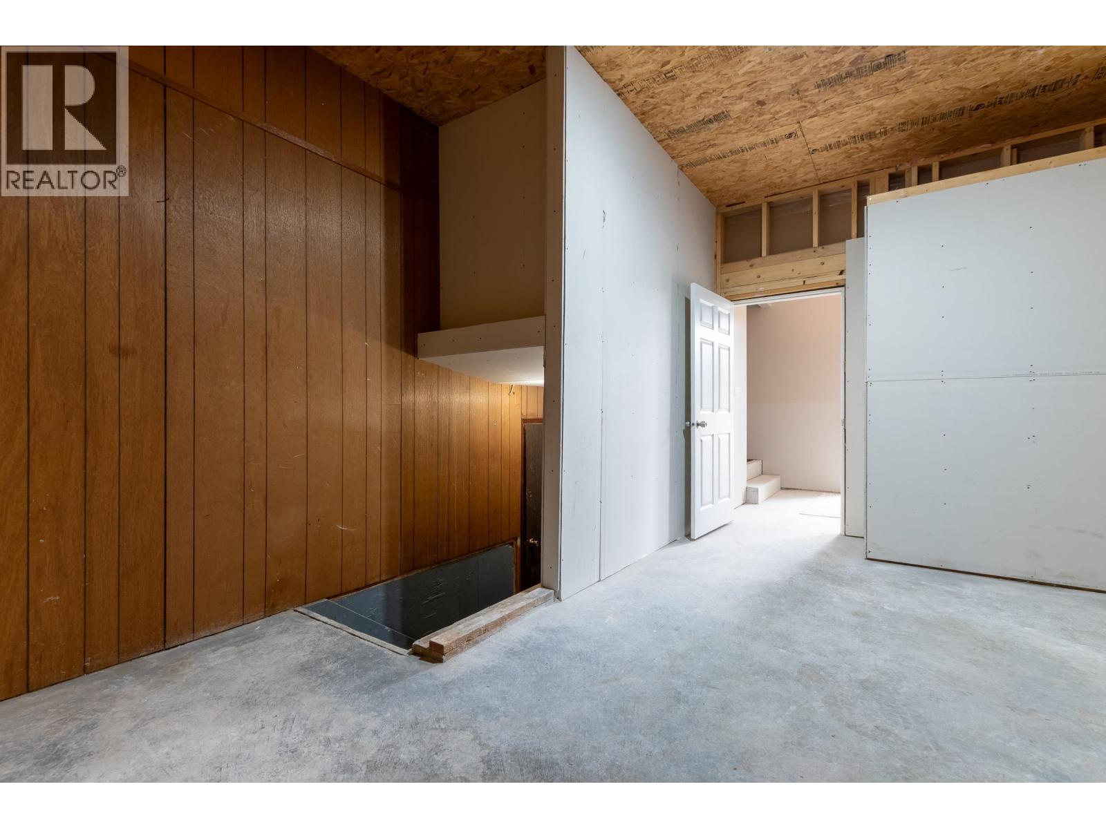 4608 CROCUS CRESCENT - 23
