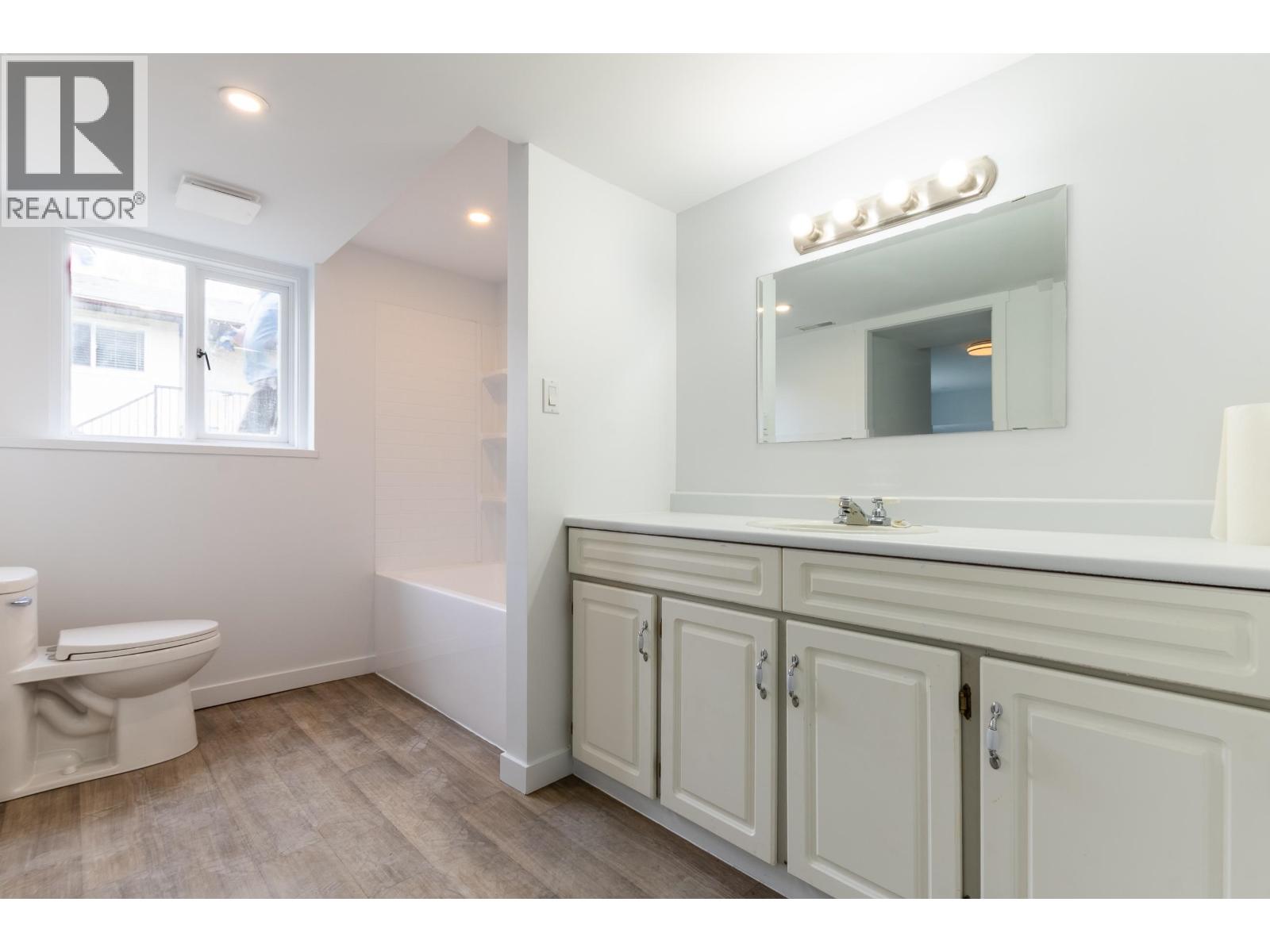 4608 CROCUS CRESCENT - 31