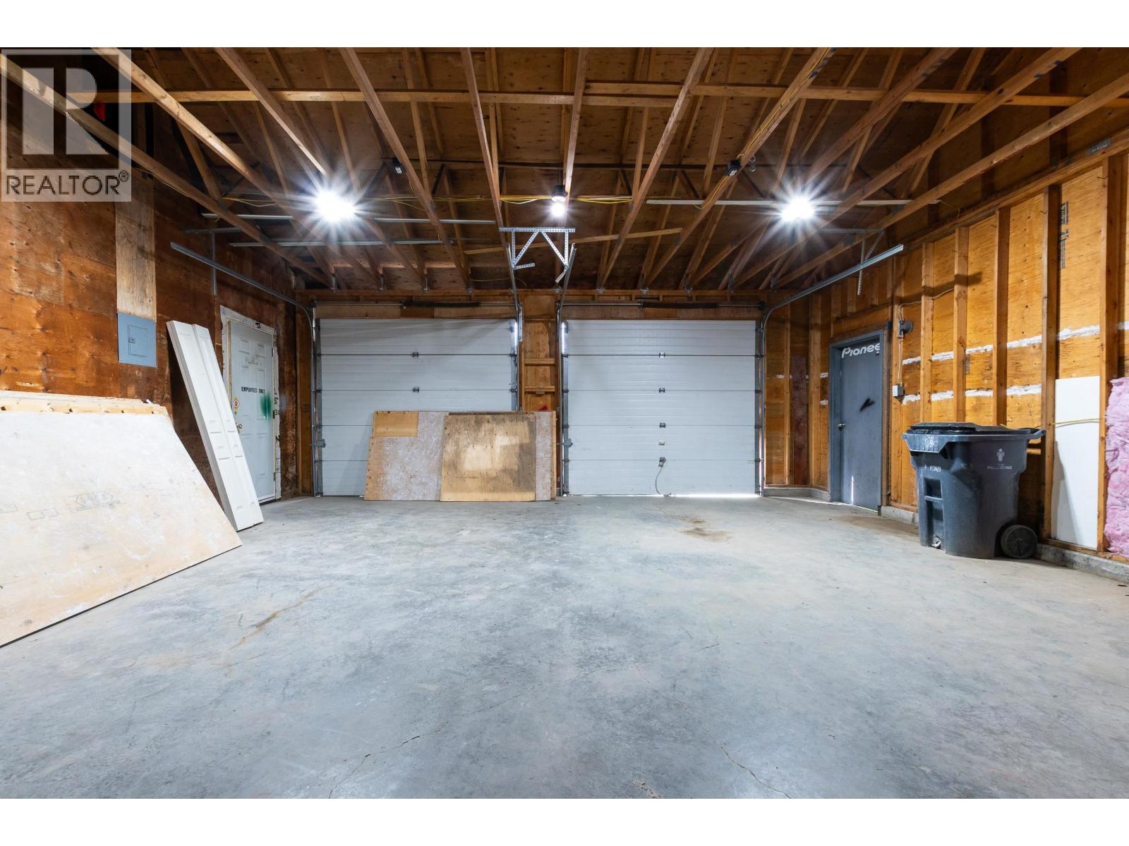 4608 CROCUS CRESCENT - 35