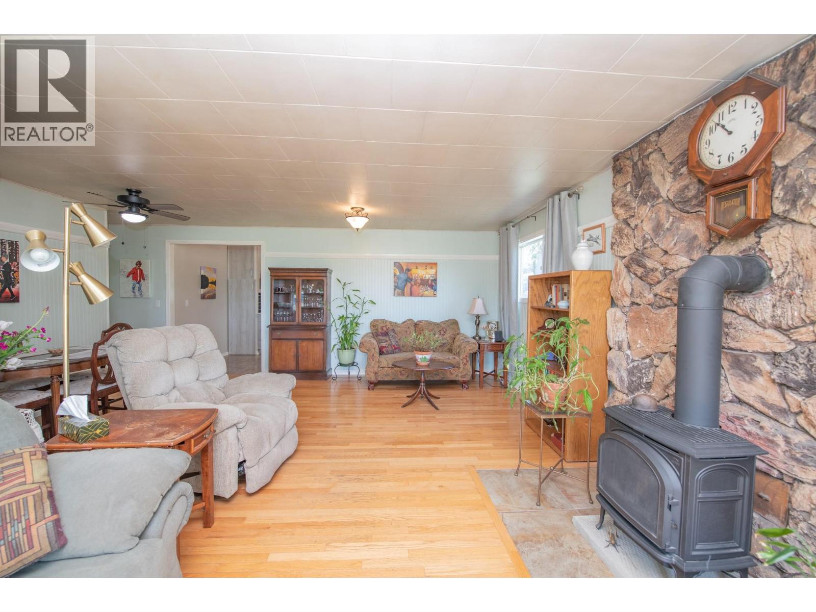 9590 School Road - 16