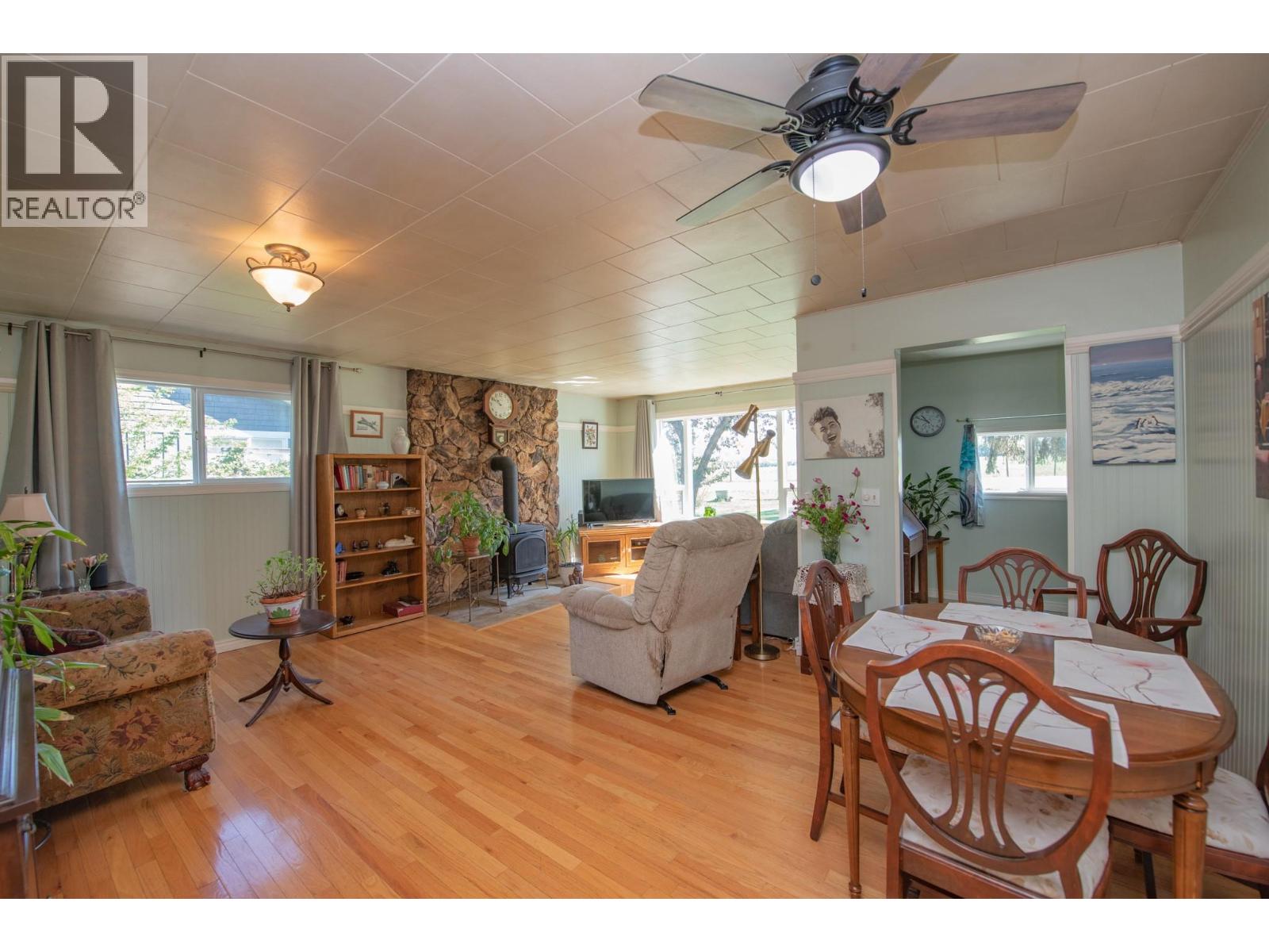 9590 School Road - 10