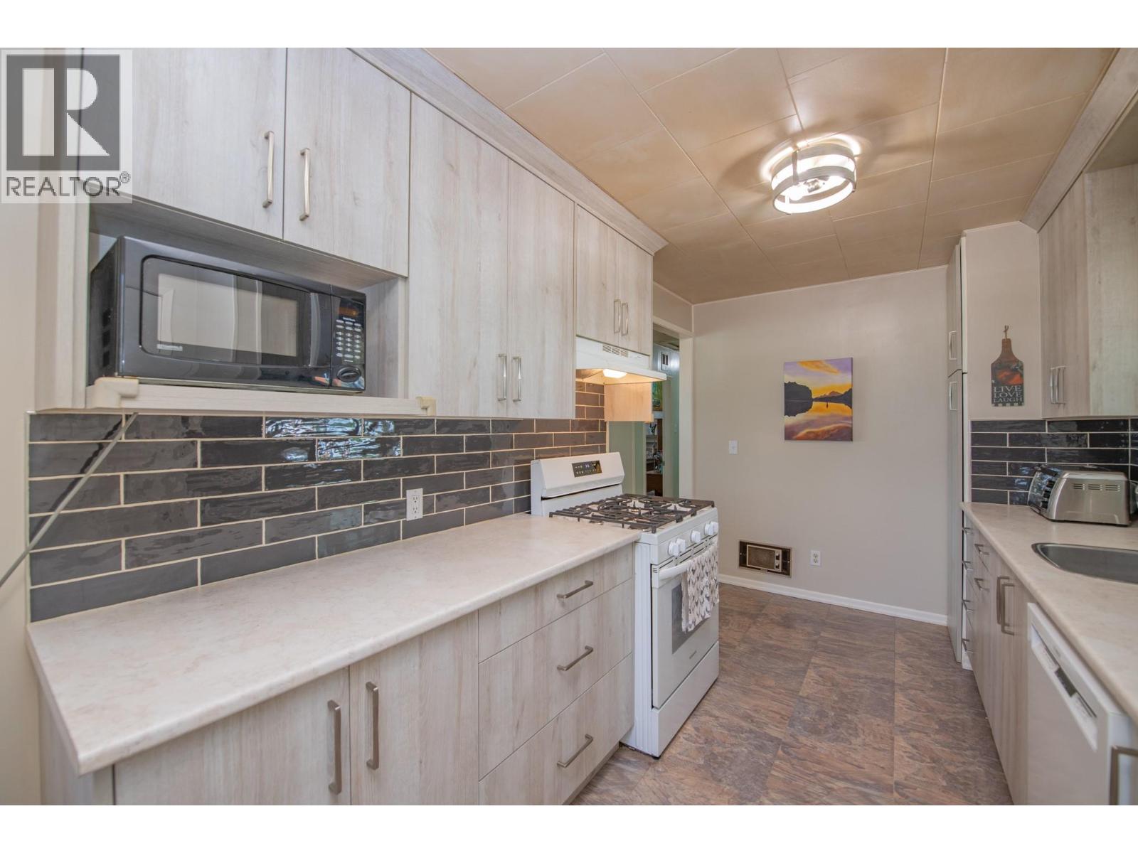 9590 School Road - 24