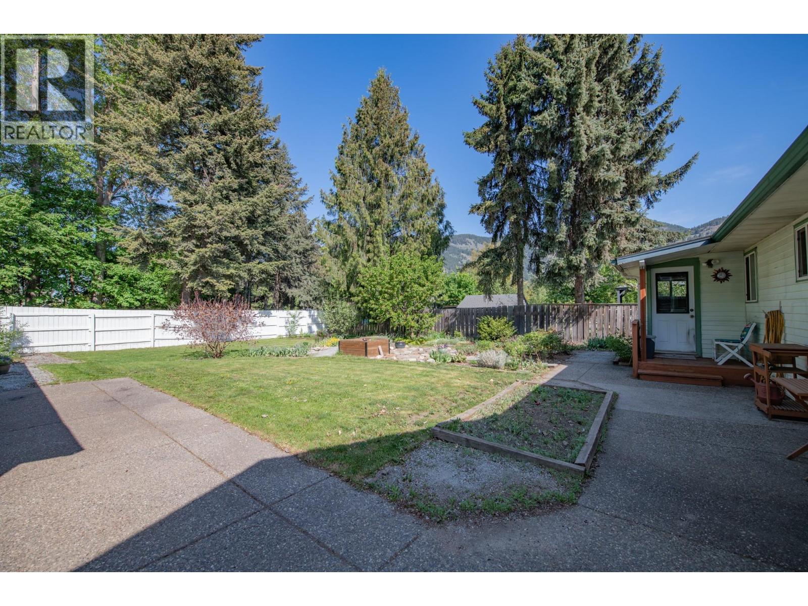 9590 School Road - 31