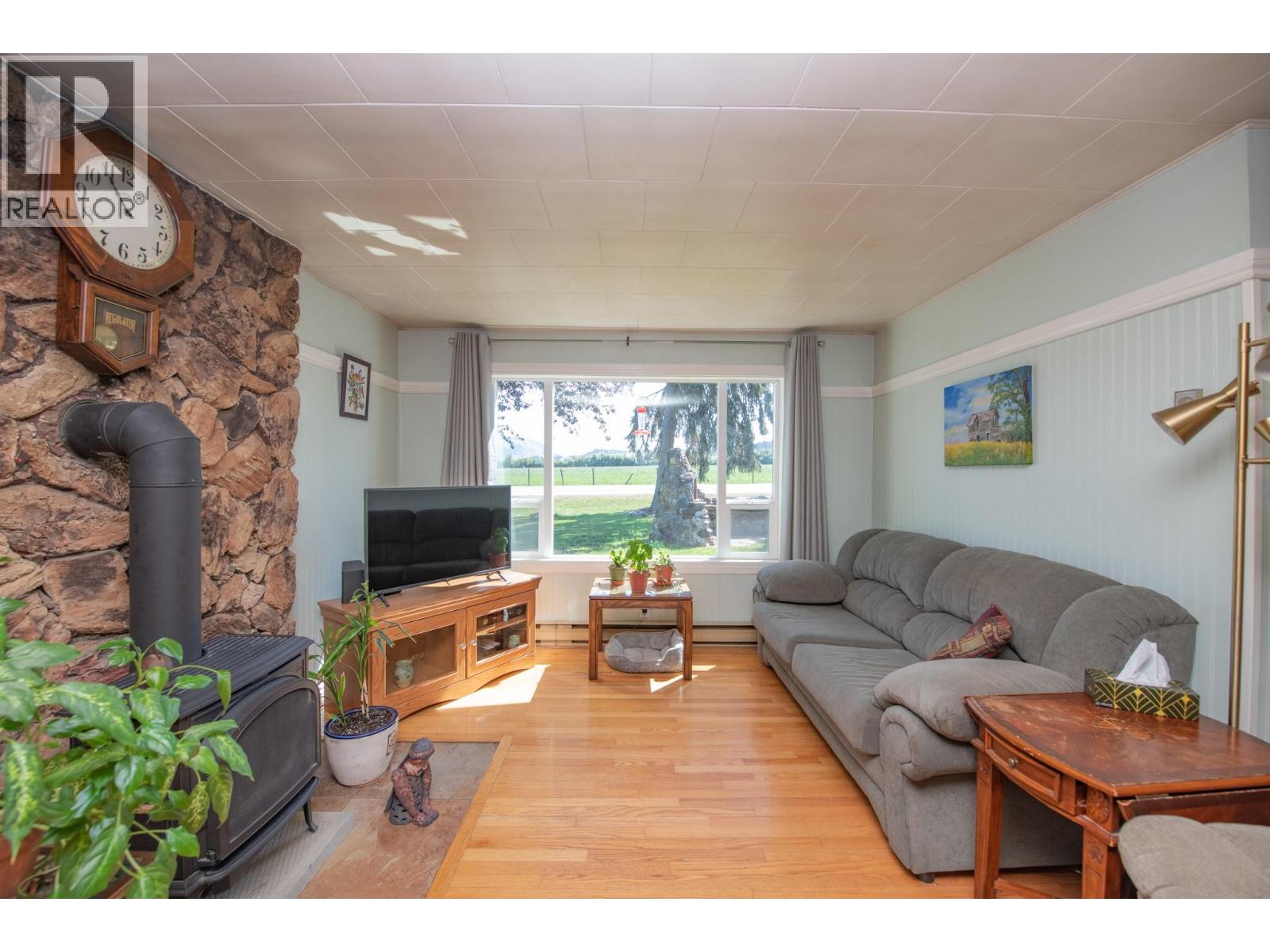 9590 School Road - 17