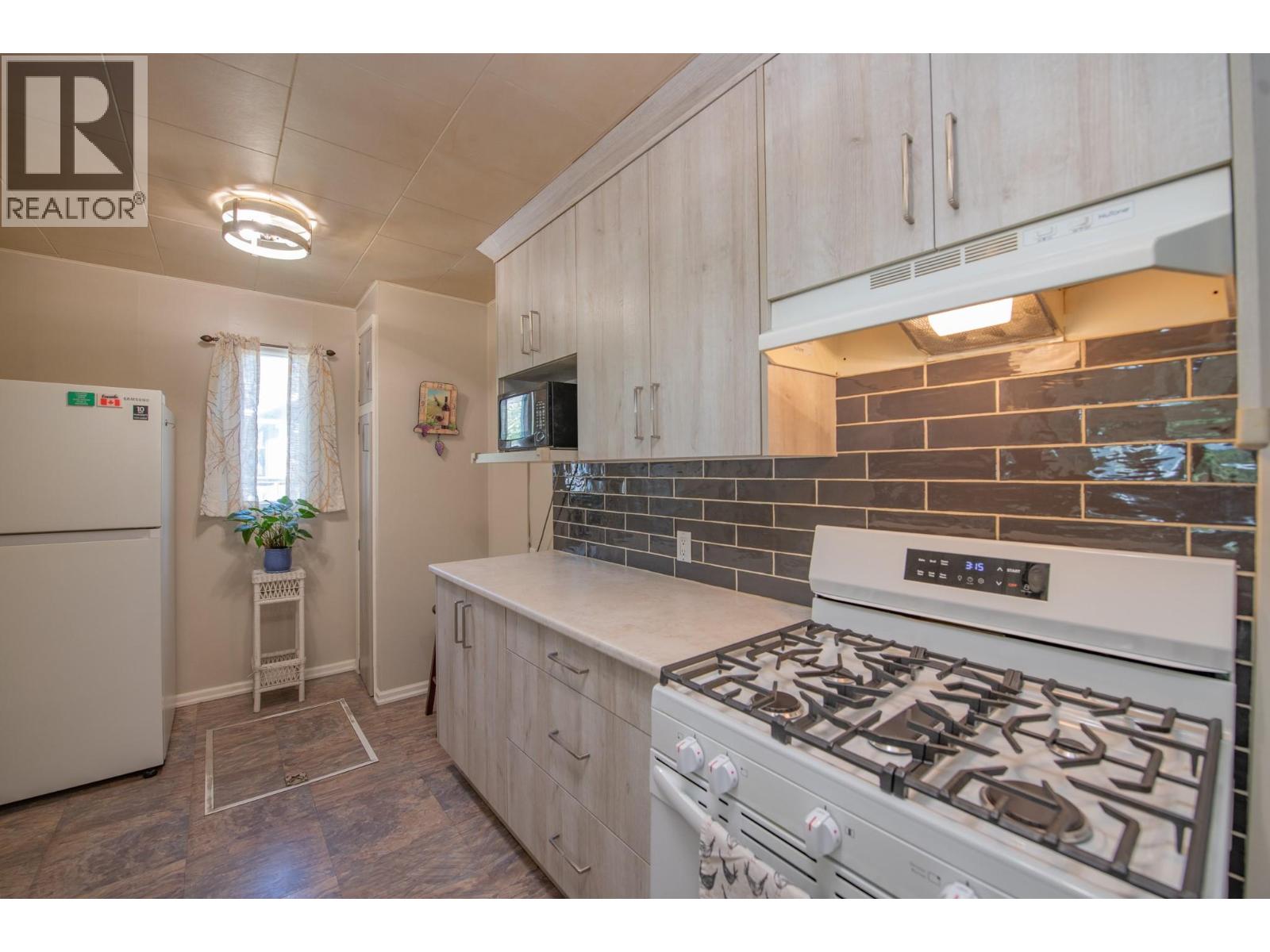 9590 School Road - 19