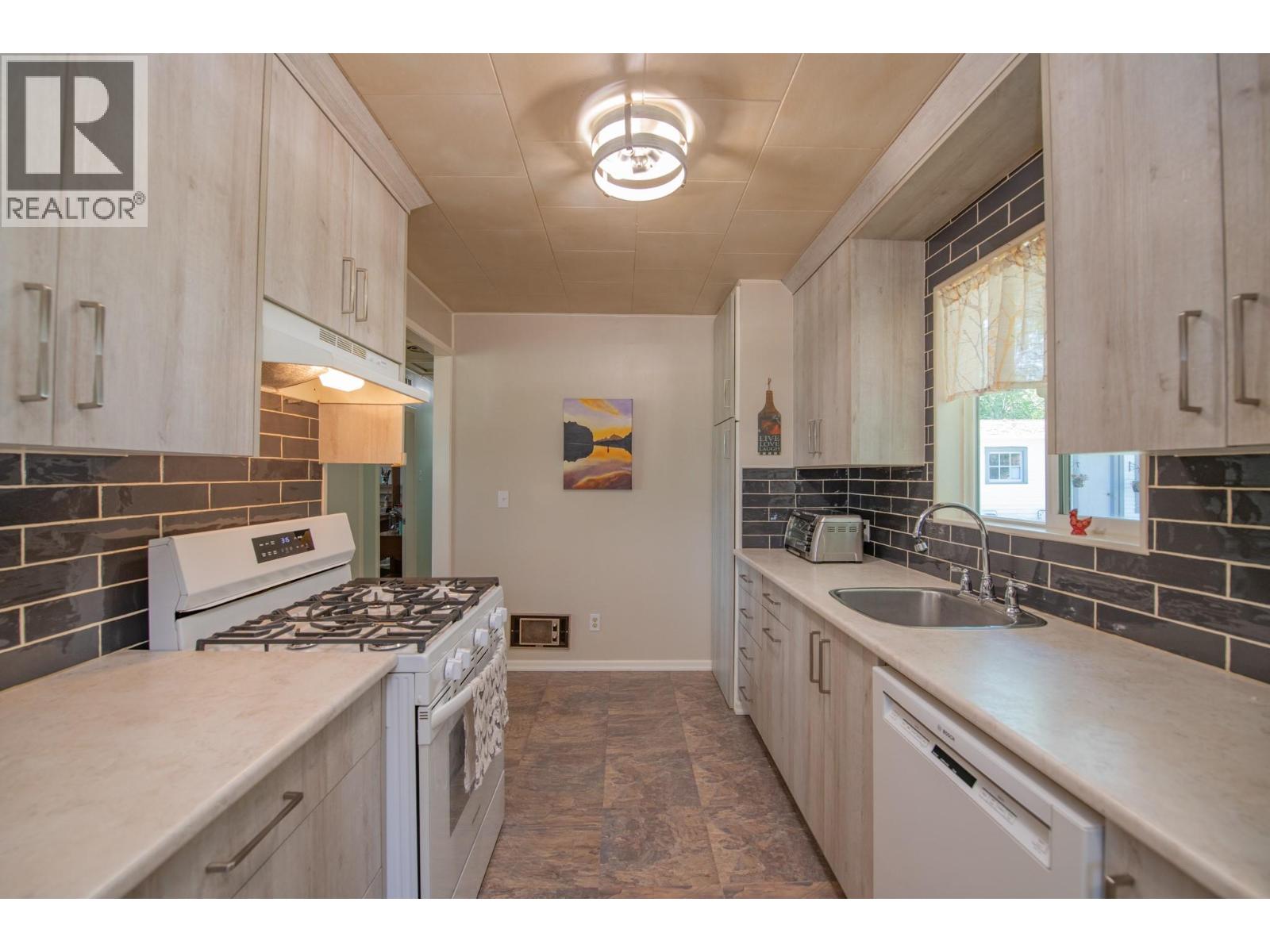 9590 School Road - 21