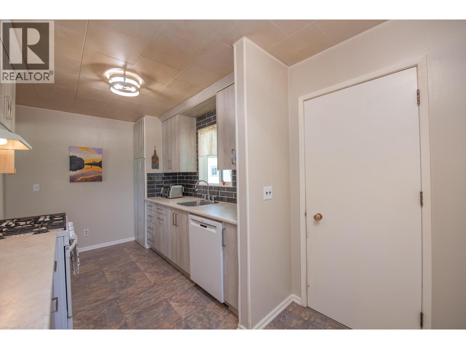9590 School Road - 23