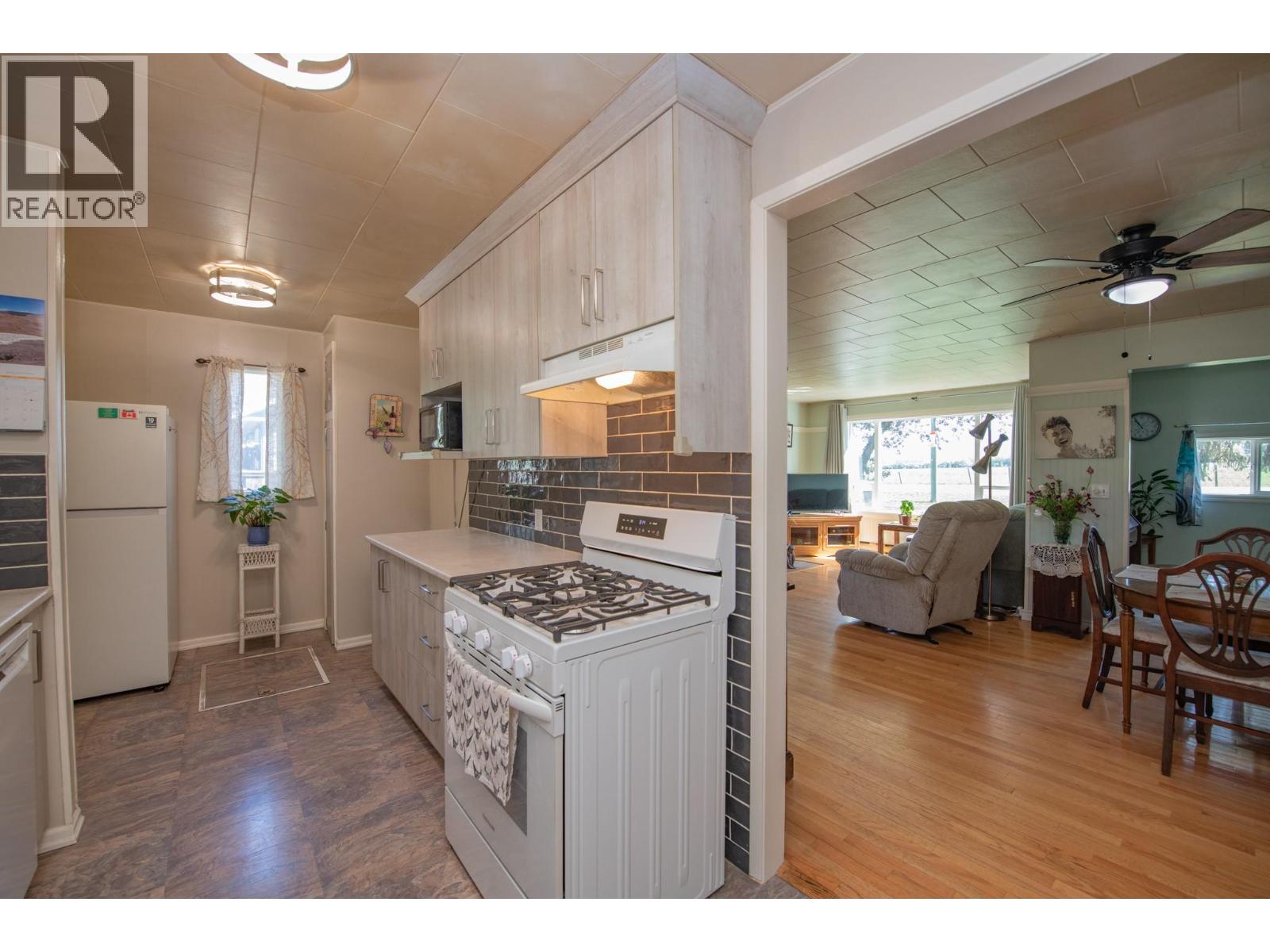 9590 School Road - 18