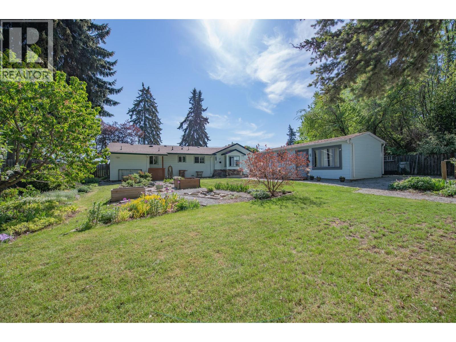 9590 School Road - 39
