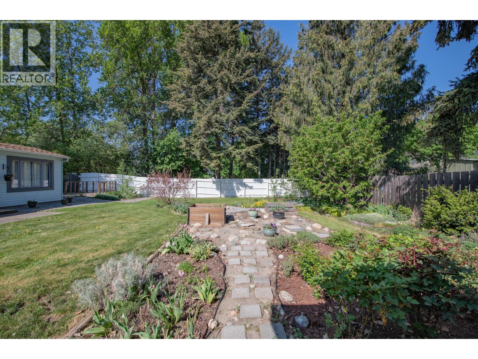 9590 School Road - 34