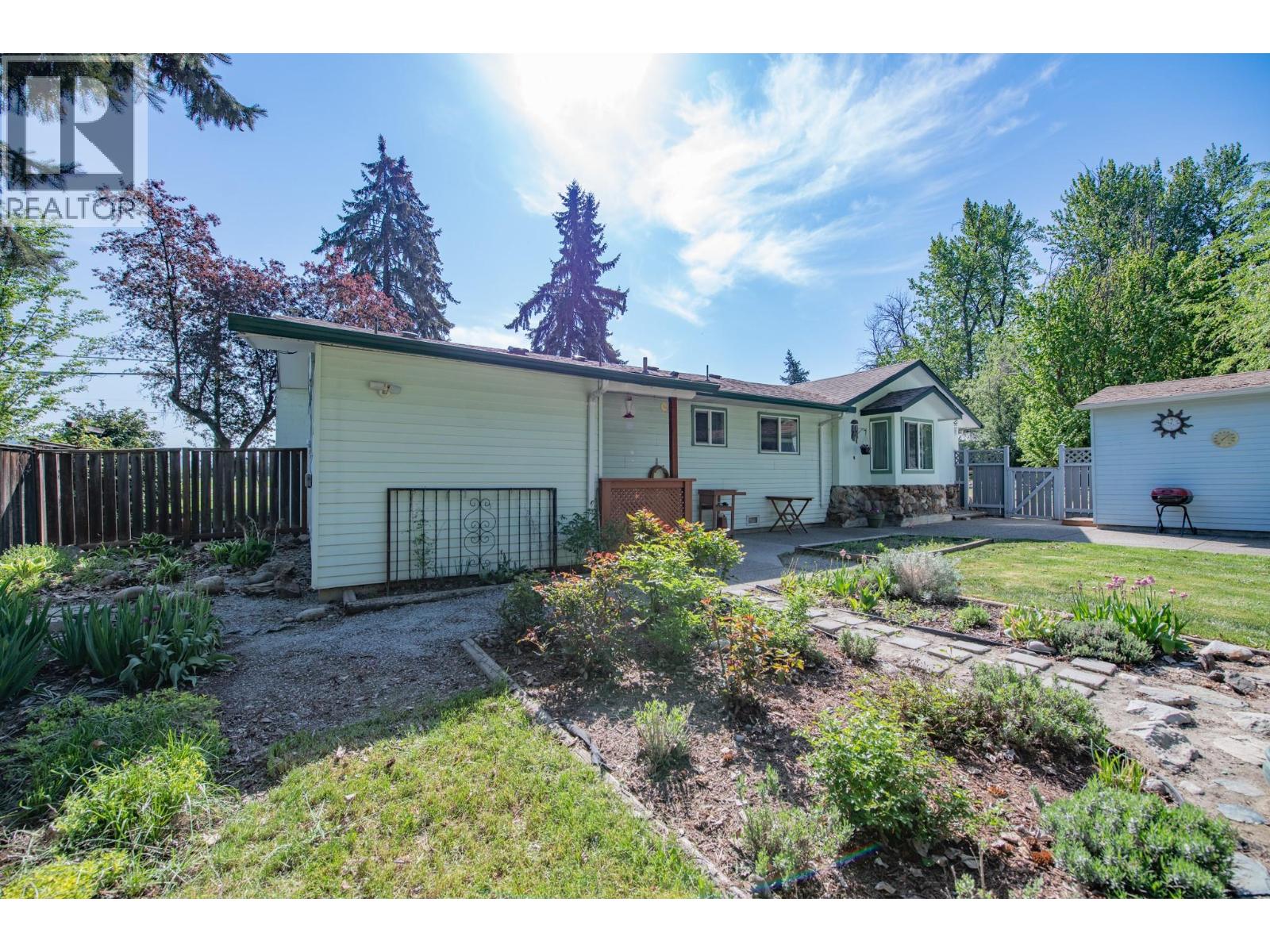 9590 School Road - 36