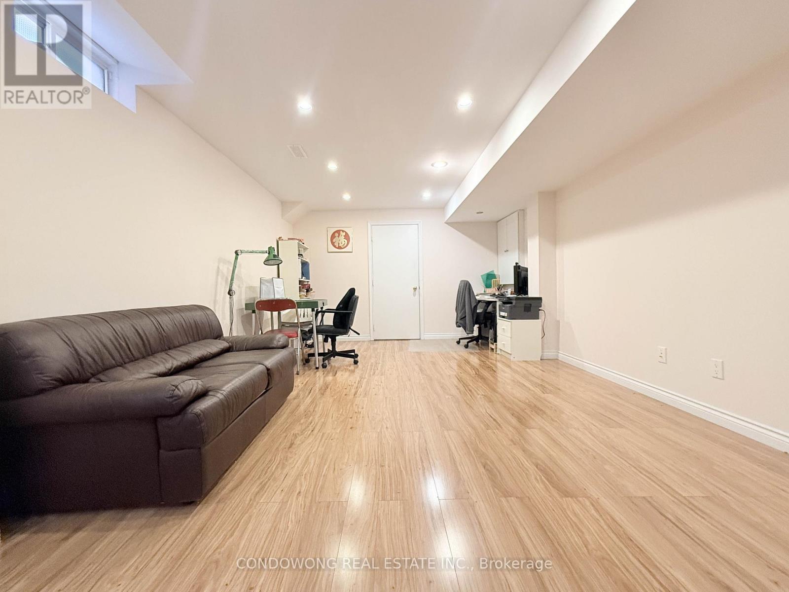 77 BASSETT AVENUE - 24