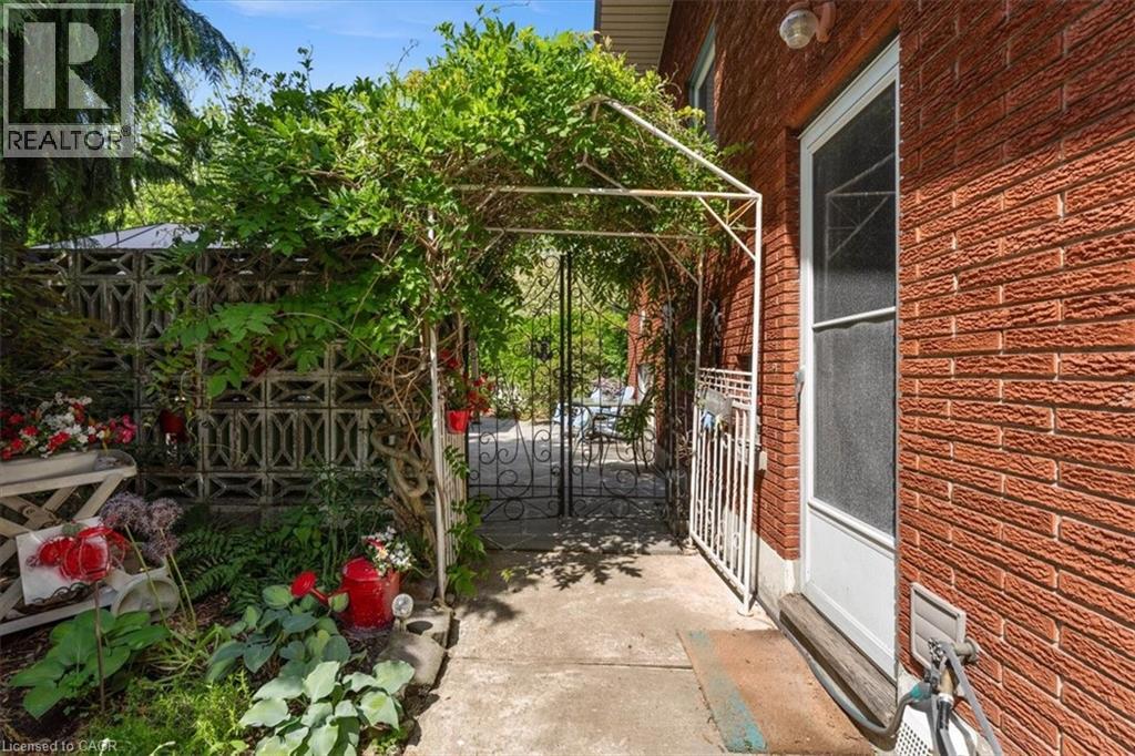 7 GLENAYR Place - 40