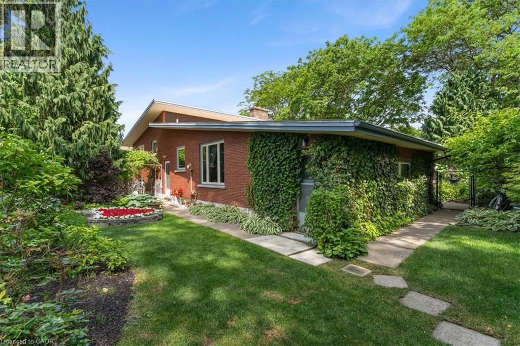 7 GLENAYR Place - 43