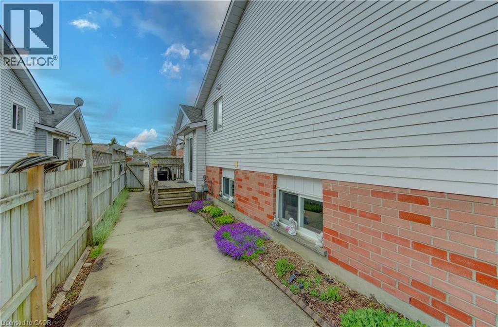 108 OPRINGTON Court, Kitchener, Ontario, N2N3E1 — Photo 8