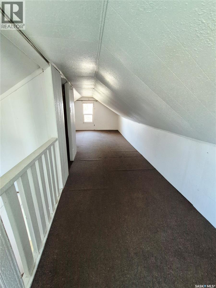 407 3rd STREET E - 8