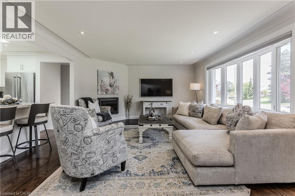 5411 CORNWALL Crescent, Burlington, Ontario, L7L3K2 — Photo 7