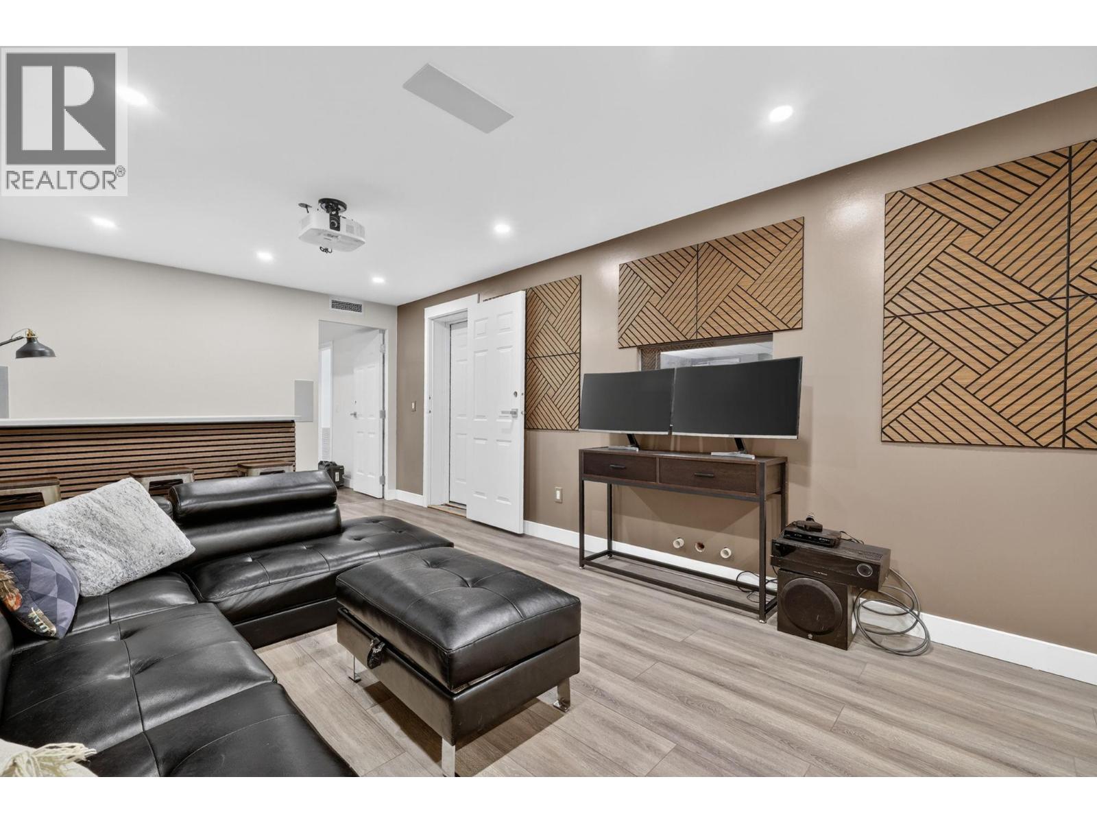 823 Ackerman Court, Kelowna
