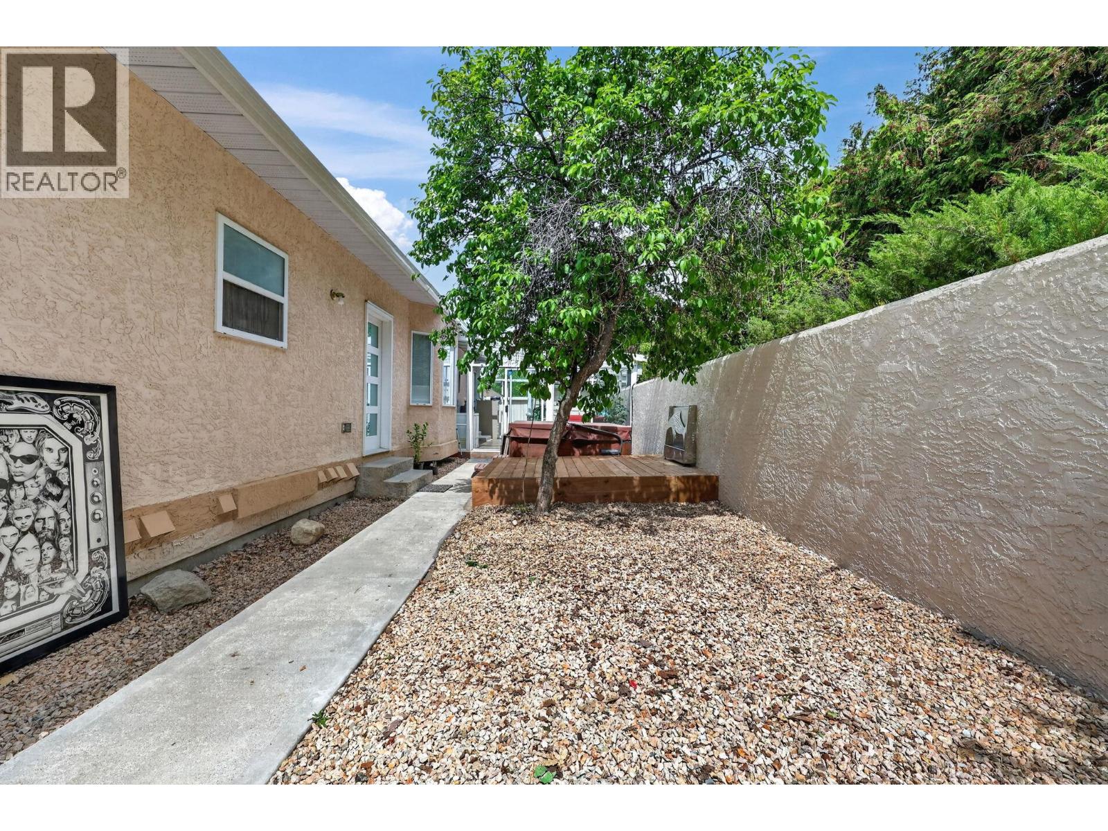 823 Ackerman Court, Kelowna