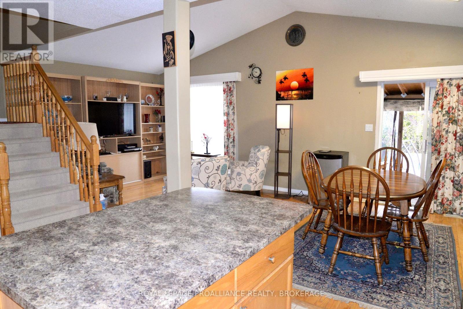 1031 RAINBOW CRESCENT - 10