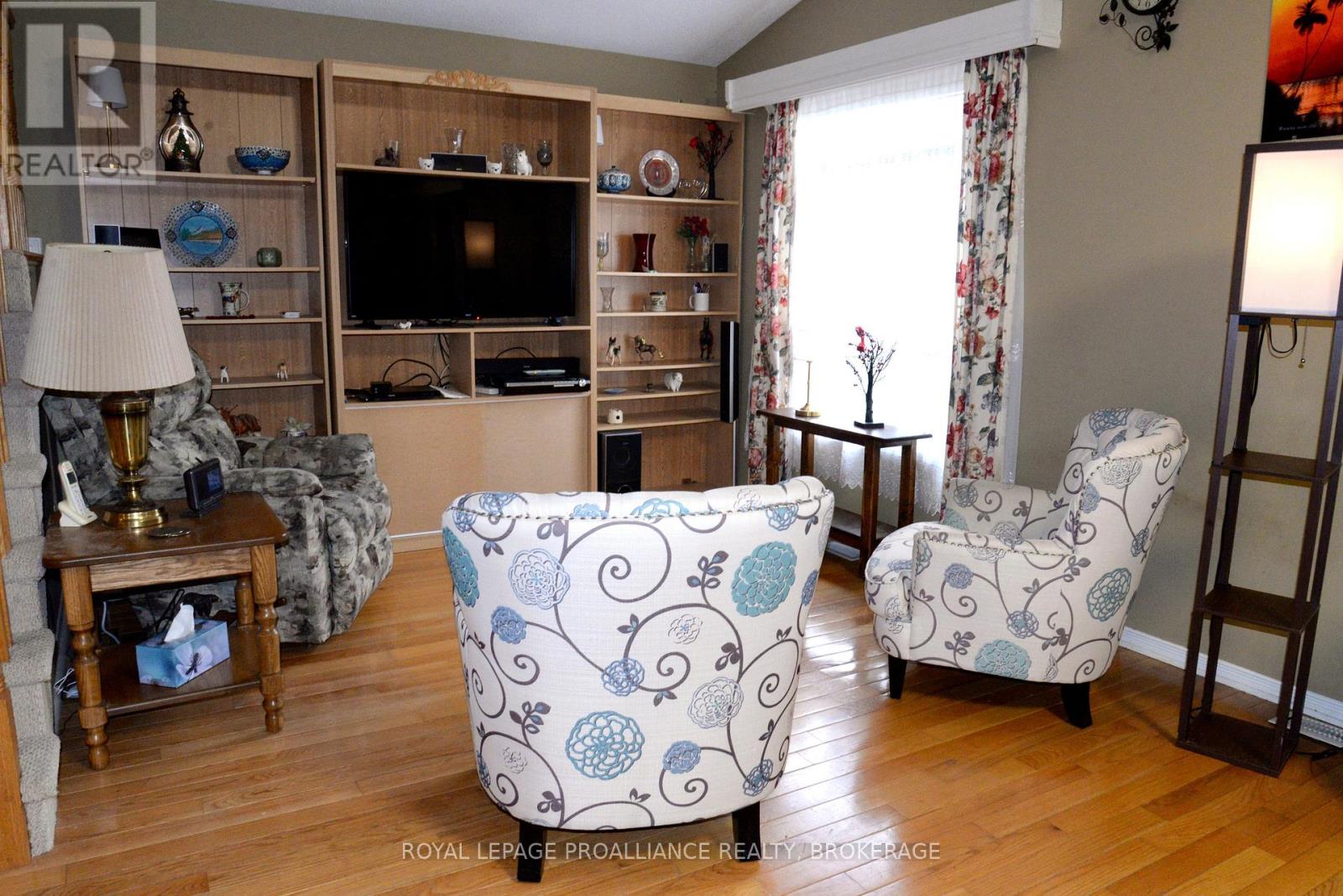 1031 RAINBOW CRESCENT - 12