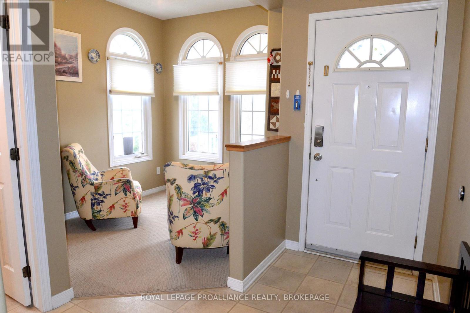 1031 RAINBOW CRESCENT - 2