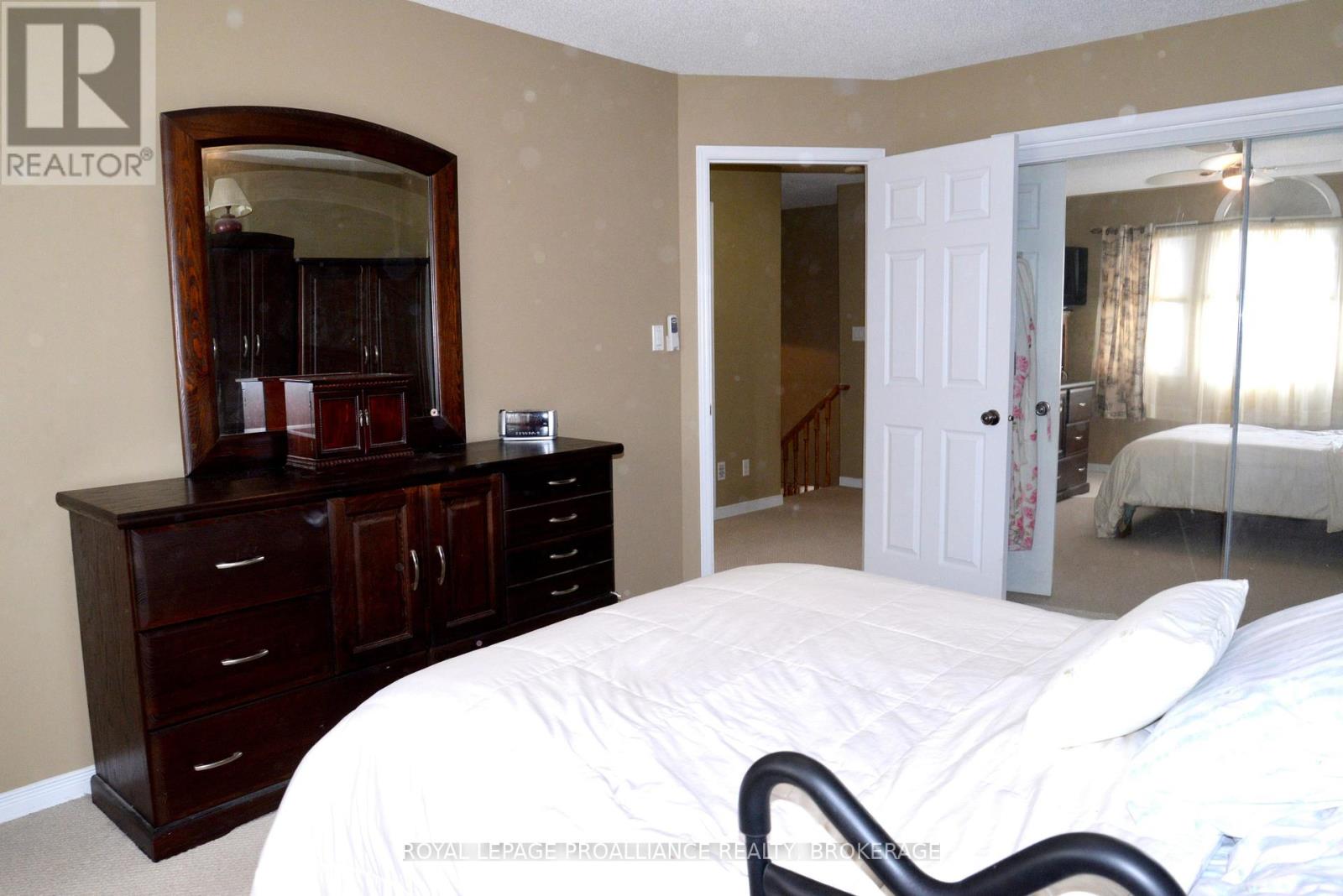 1031 RAINBOW CRESCENT - 23